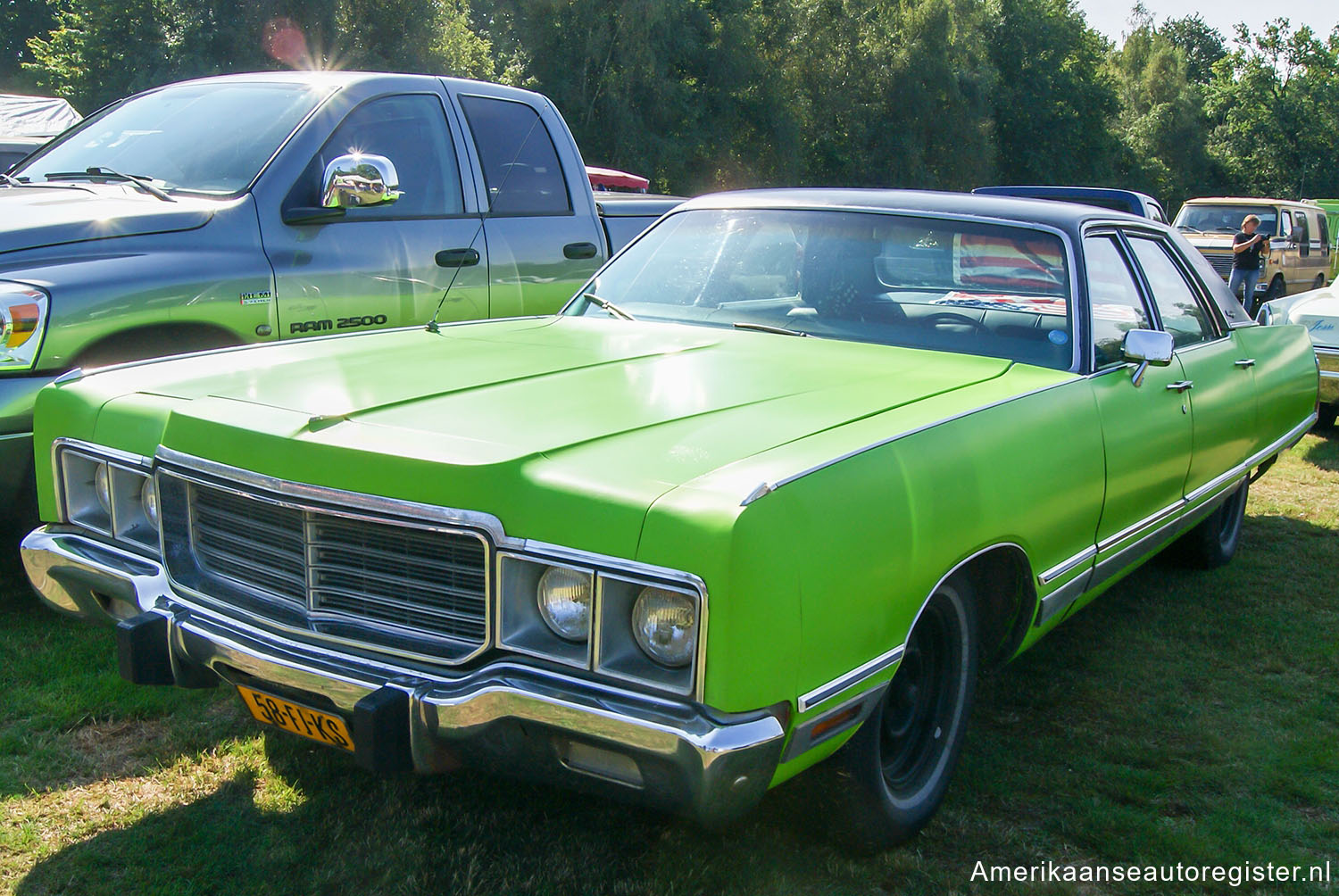 Chrysler New Yorker uit 1973